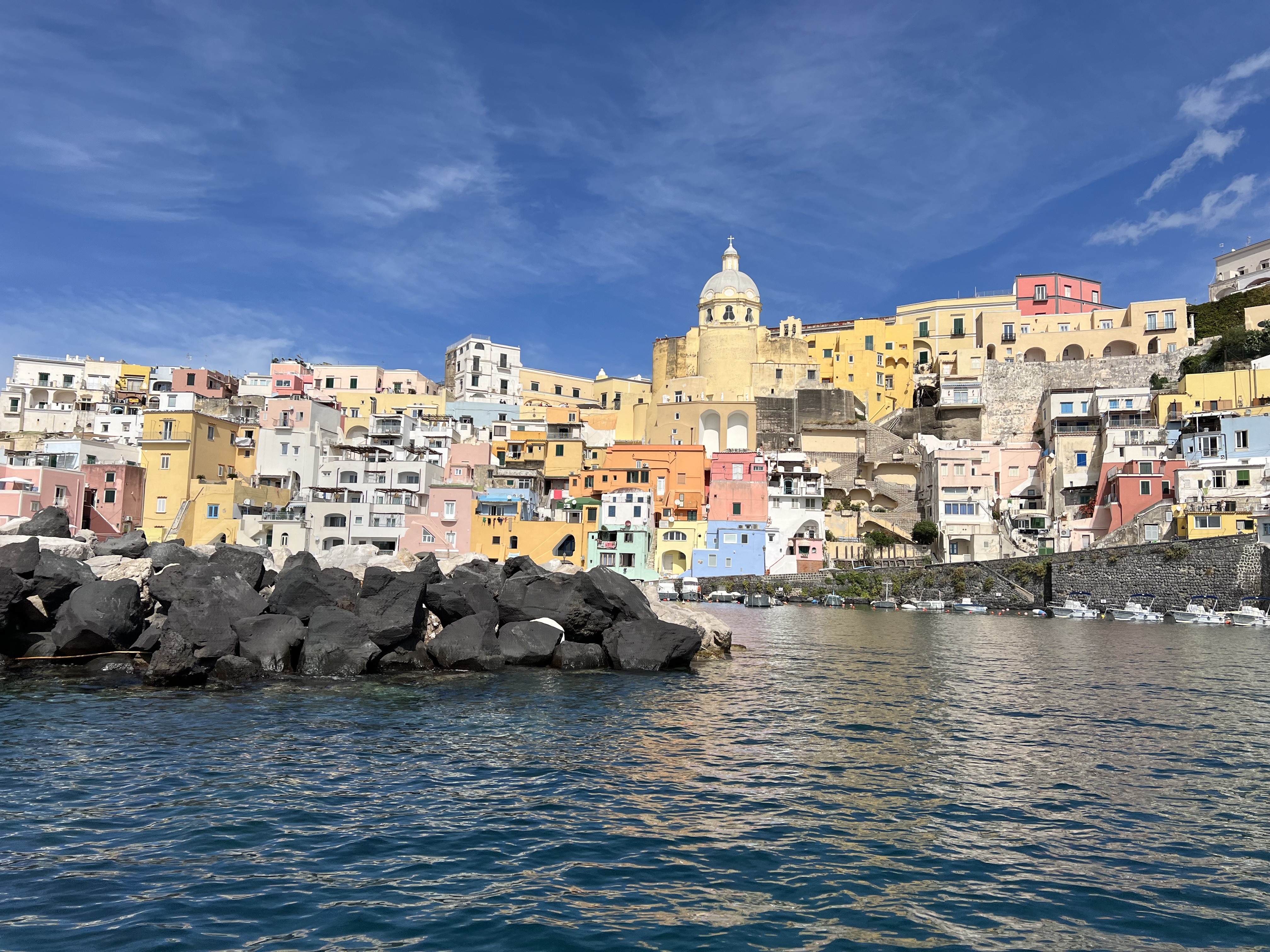 Procida or the Amalfi Coast? Choosing a yoga retreat in Italy